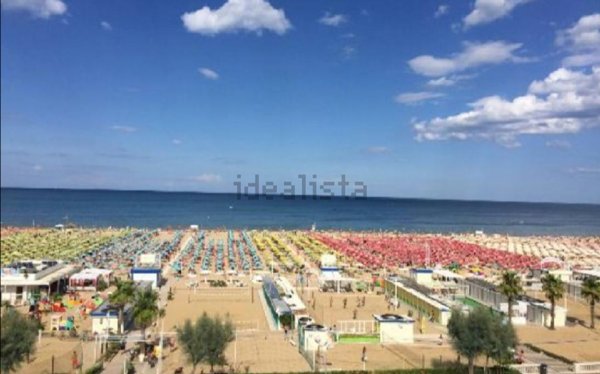 negozio in vendita a Rimini in zona Marina Centro