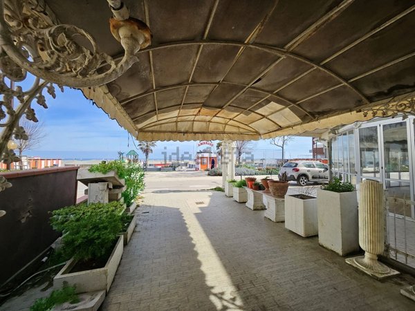 locale commerciale in vendita a Rimini in zona Torre Pedrera