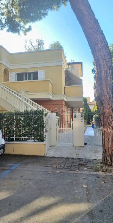 appartamento in vendita a Rimini in zona Marina Centro