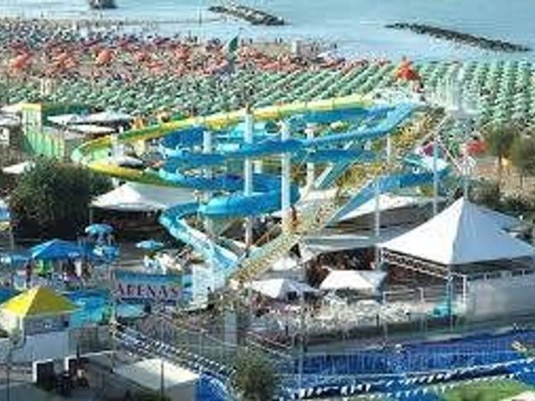 negozio in vendita a Rimini in zona Rivabella