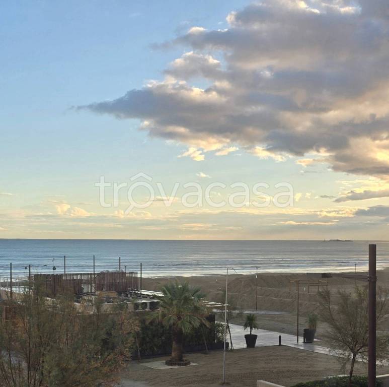 negozio in vendita a Rimini in zona Rivabella