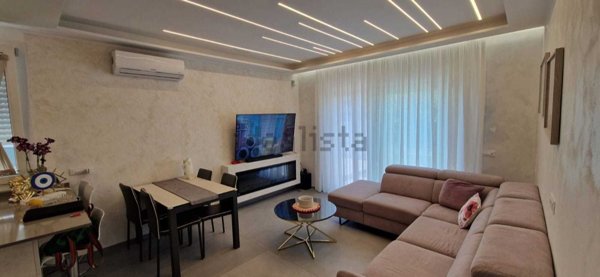 casa indipendente in vendita a Rimini in zona Viserba