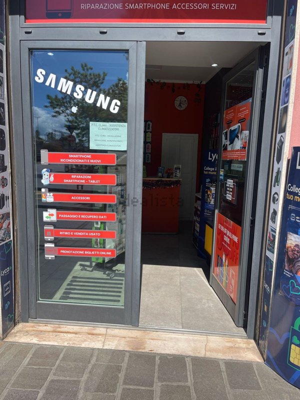 negozio in vendita a Rimini in zona Marina Centro