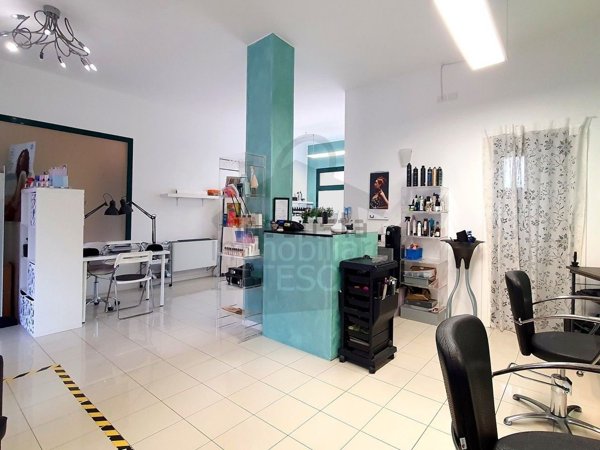 locale commerciale in vendita a Rimini in zona Vergiano