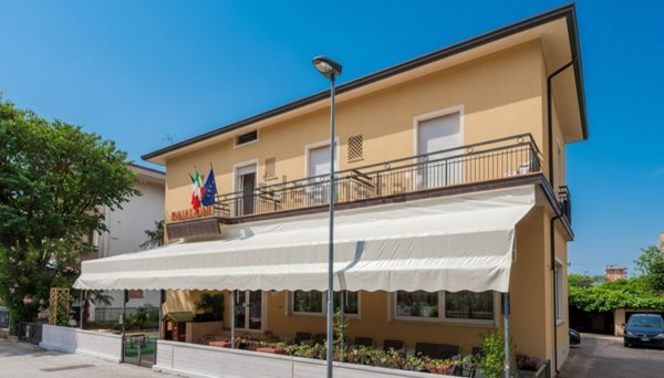 casa indipendente in vendita a Rimini in zona Viserbella