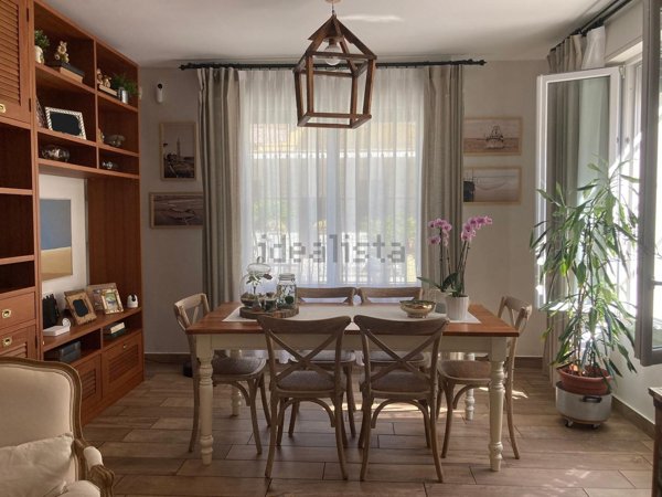 casa indipendente in vendita a Rimini in zona Viserbella