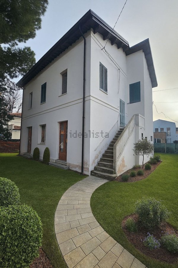 casa indipendente in vendita a Rimini in zona Viserba