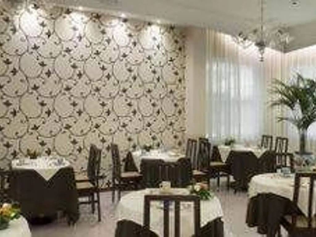 intera palazzina in vendita a Rimini in zona Marina Centro