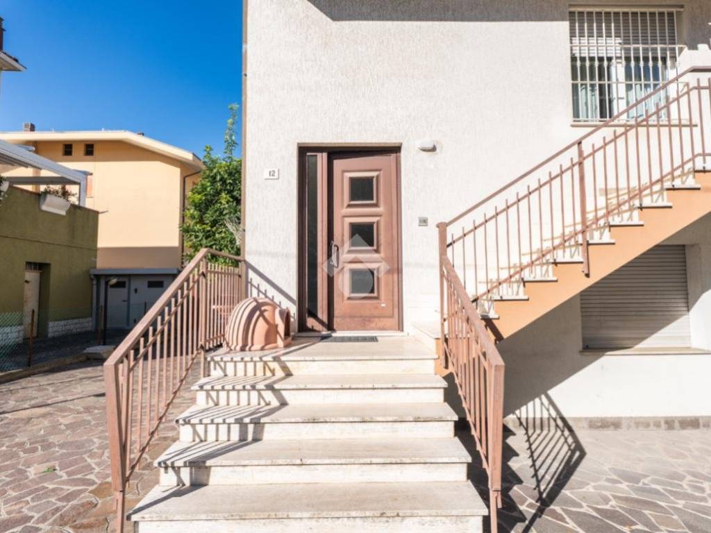 casa indipendente in vendita a Rimini in zona Bellariva