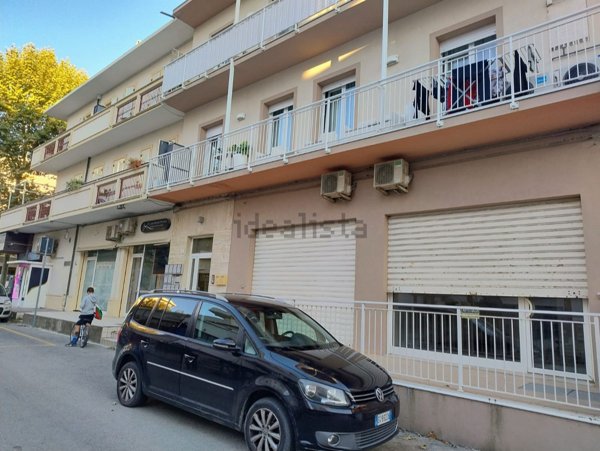 locale commerciale in vendita a Rimini in zona Rivazzurra