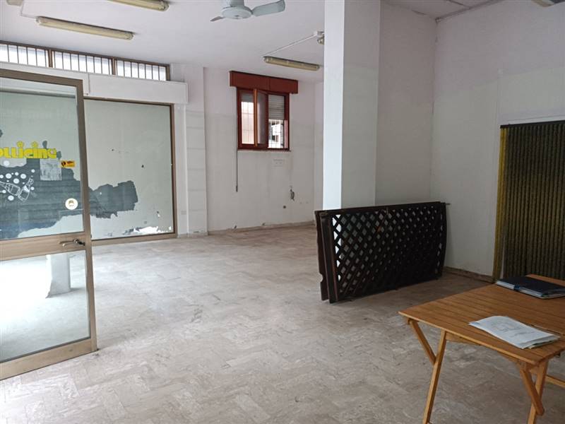 negozio in vendita a Rimini in zona Miramare di Rimini