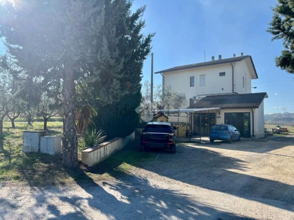 casa indipendente in vendita a Rimini in zona Vergiano