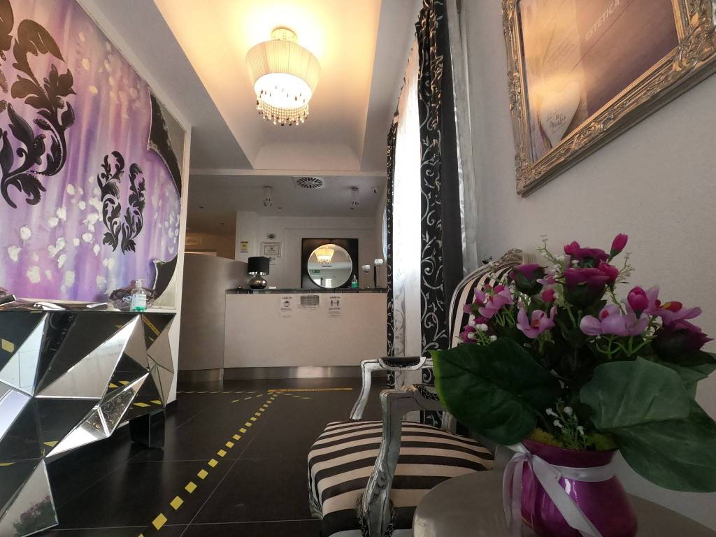 negozio in vendita a Rimini in zona Viserbella