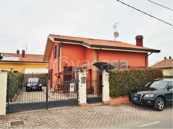 casa indipendente in vendita a Rimini in zona Viserbella