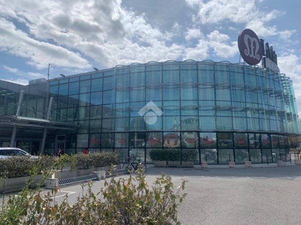 negozio in vendita a Rimini in zona Celle