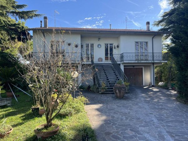 casa indipendente in vendita a Rimini in zona Torre Pedrera