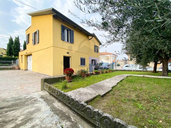 casa indipendente in vendita a Rimini in zona Gaiofana