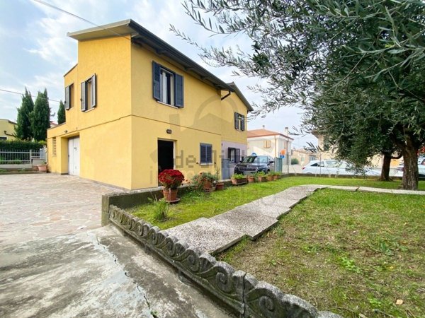 casa indipendente in vendita a Rimini