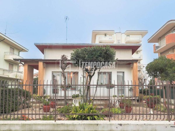 casa indipendente in vendita a Rimini in zona Torre Pedrera