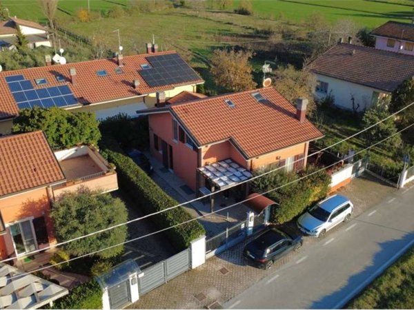 casa indipendente in vendita a Rimini in zona Viserbella