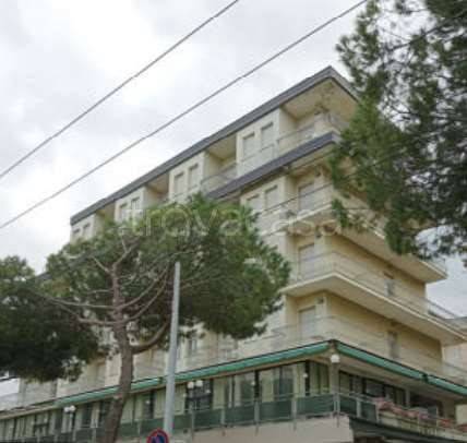negozio in vendita a Rimini in zona Marina Centro