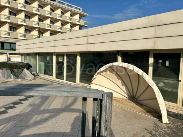 negozio in vendita a Rimini in zona Rivazzurra