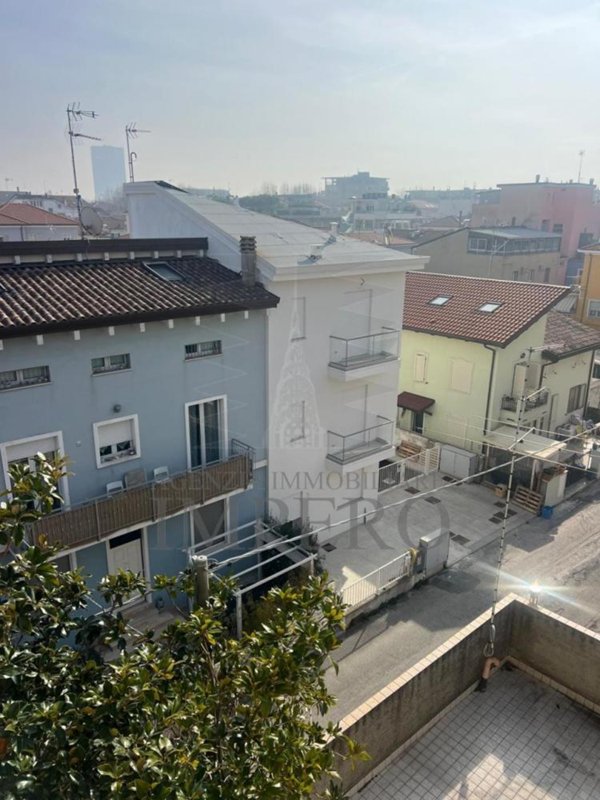 intera palazzina in vendita a Rimini in zona San Giuliano a Mare