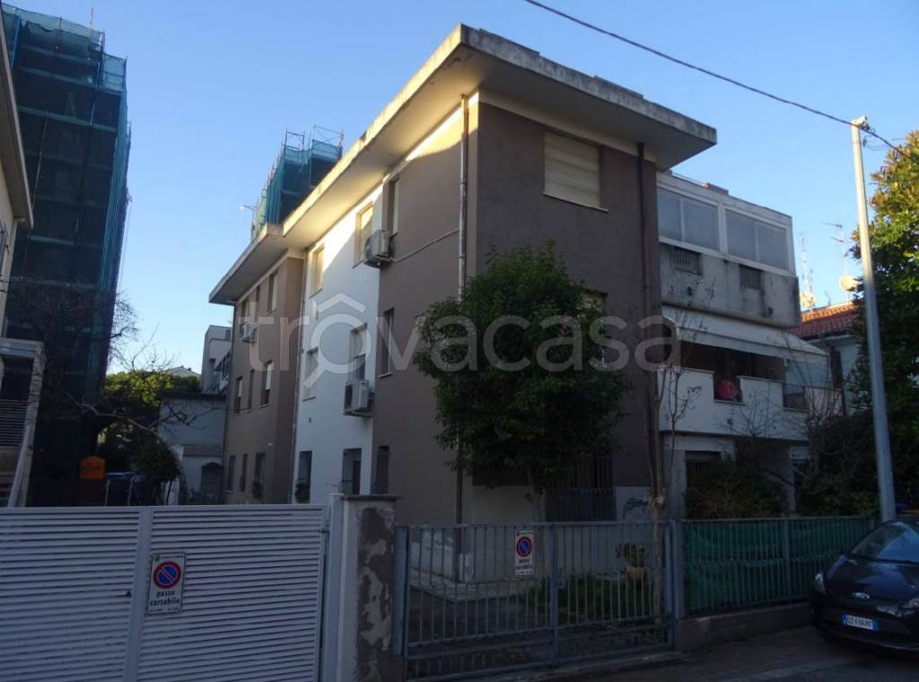 appartamento in vendita a Rimini in zona Marina Centro