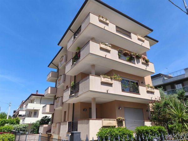 appartamento in vendita a Rimini in zona Miramare di Rimini
