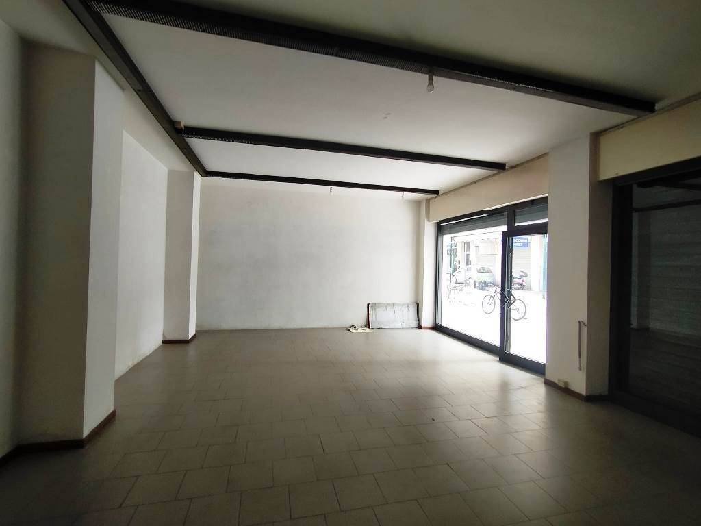 negozio in vendita a Rimini in zona Marina Centro