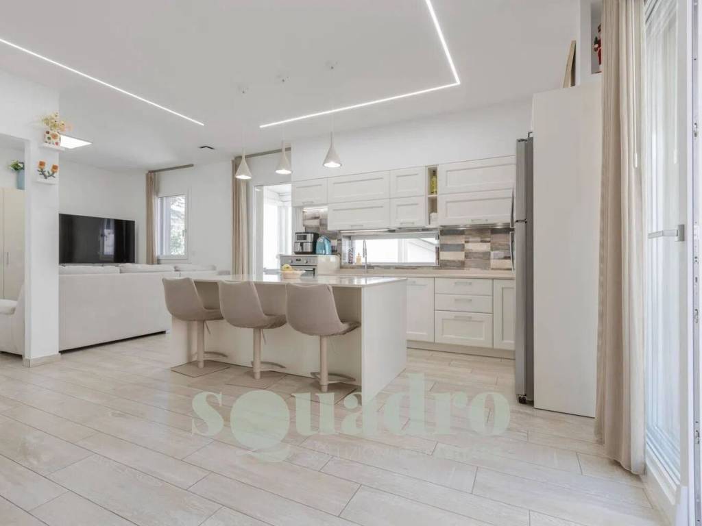 intera palazzina in vendita a Rimini in zona Marina Centro