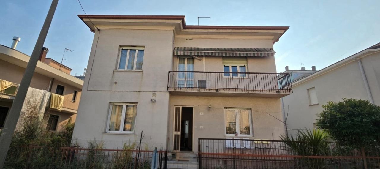 casa indipendente in vendita a Rimini in zona Lagomaggio