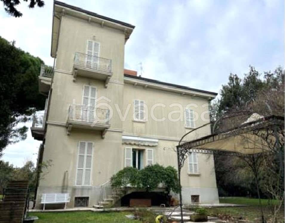 casa indipendente in vendita a Rimini in zona Viserbella