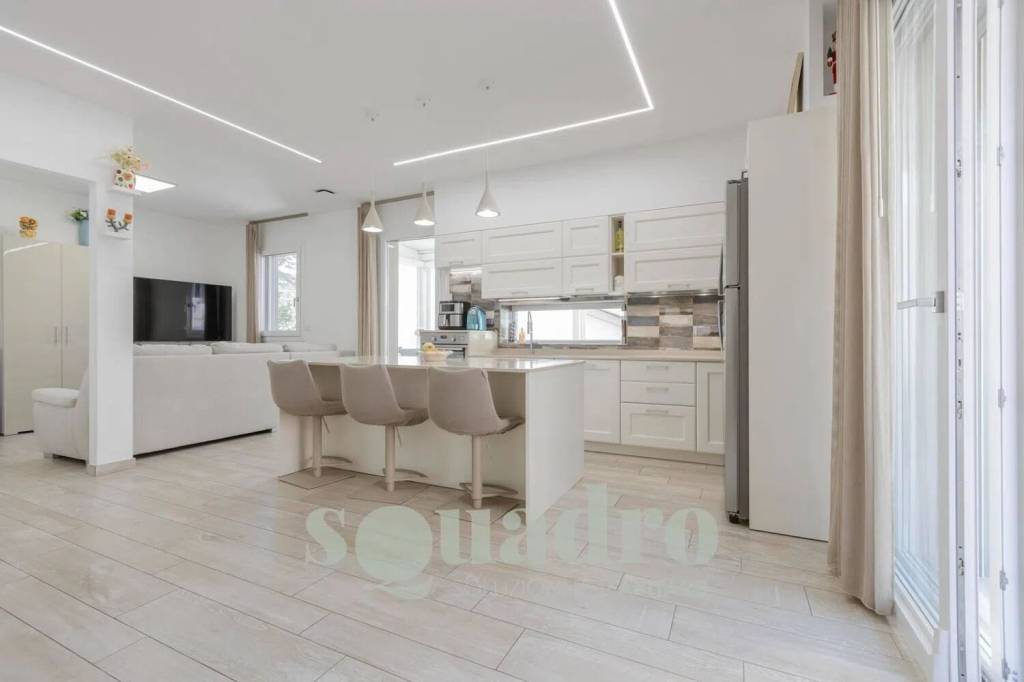 appartamento in vendita a Rimini in zona Marina Centro