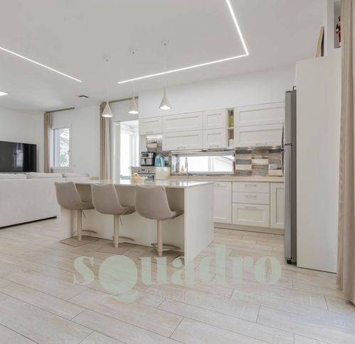 appartamento in vendita a Rimini in zona Marina Centro