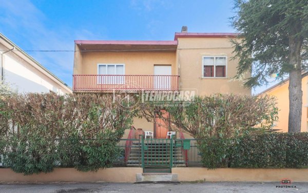 casa indipendente in vendita a Rimini in zona Bellariva