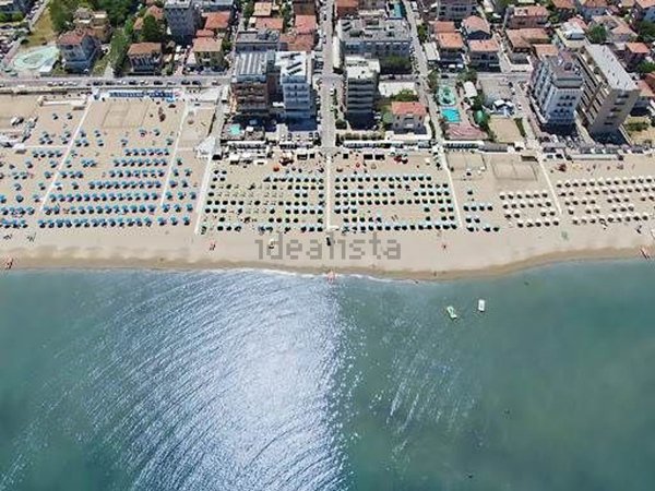 negozio in vendita a Rimini in zona Viserbella