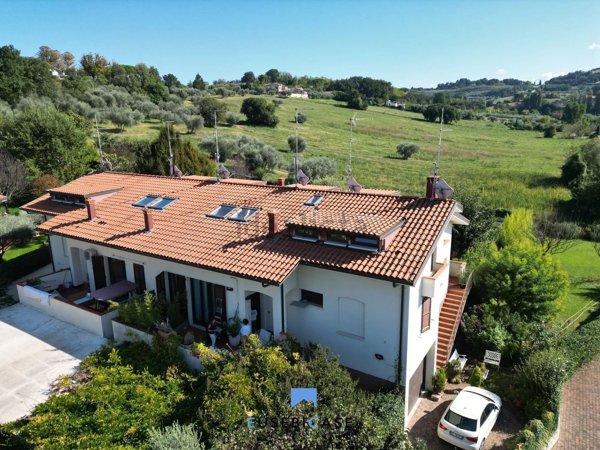 casa indipendente in vendita a Rimini