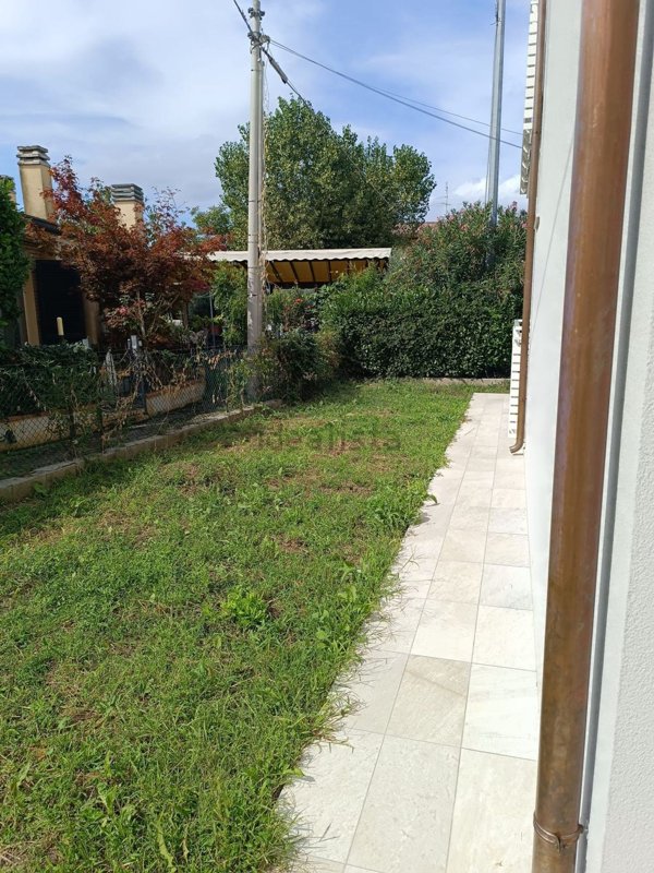 casa indipendente in vendita a Rimini in zona Spadarolo