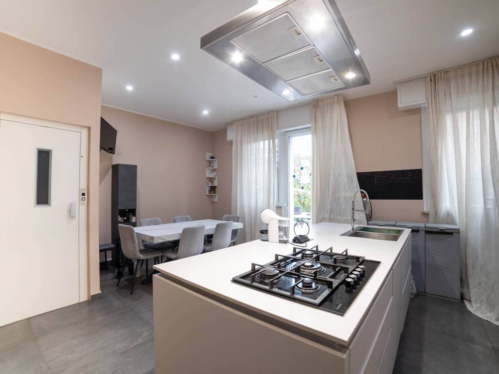 casa indipendente in vendita a Rimini in zona Fiera Vecchia