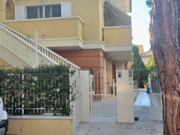 appartamento in vendita a Rimini in zona Marina Centro