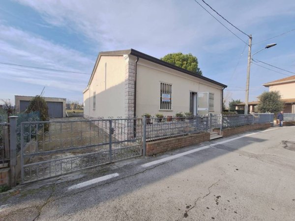 casa indipendente in vendita a Rimini in zona Spadarolo