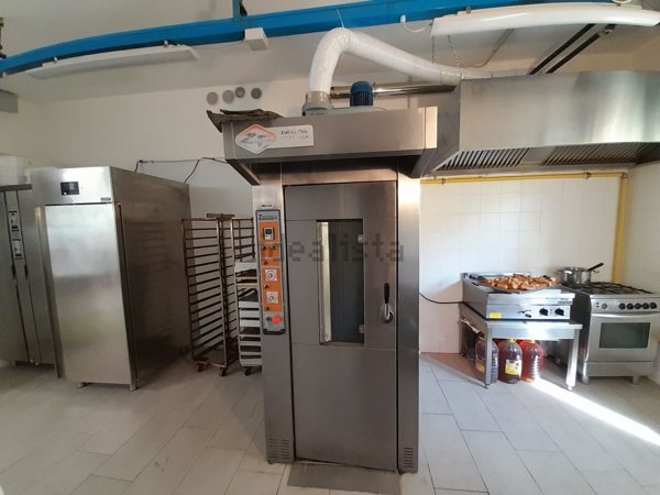 negozio in vendita a Rimini in zona INA Casa