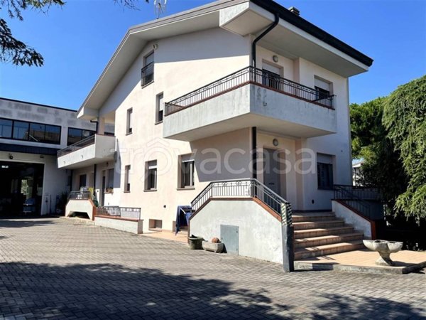 casa indipendente in vendita a Rimini in zona Viserba