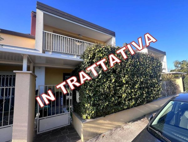 casa indipendente in vendita a Rimini in zona Miramare di Rimini