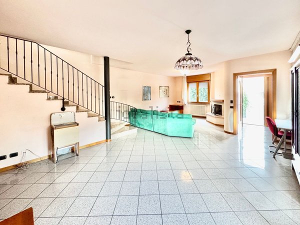 casa indipendente in vendita a Rimini in zona Viserba