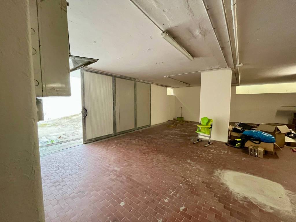 locale commerciale in vendita a Rimini in zona Rivazzurra