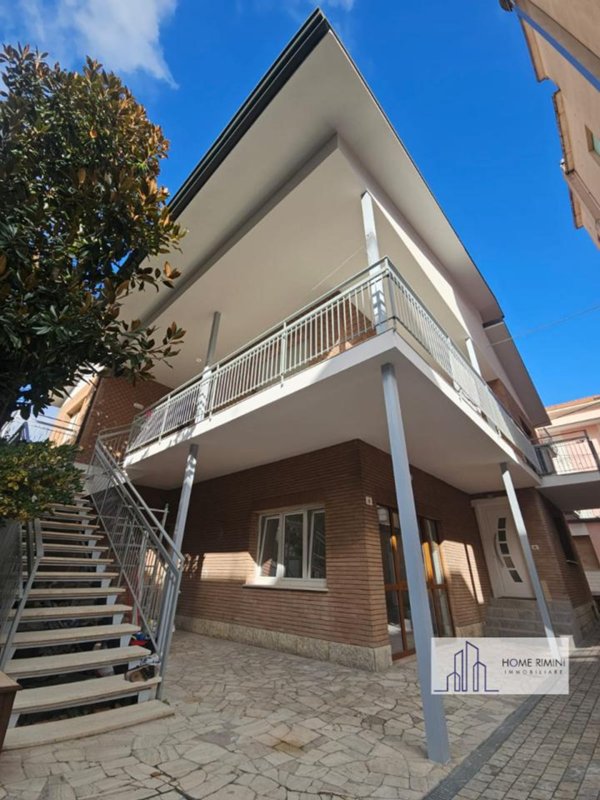 casa indipendente in vendita a Rimini in zona Viserba