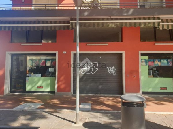 locale commerciale in vendita a Rimini in zona Viserba