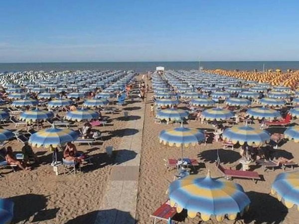 intera palazzina in vendita a Rimini in zona Marebello